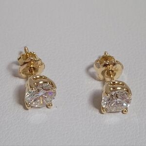 14k Solid Gold Diamond Stud Earrings, 1.00 Total Carat.